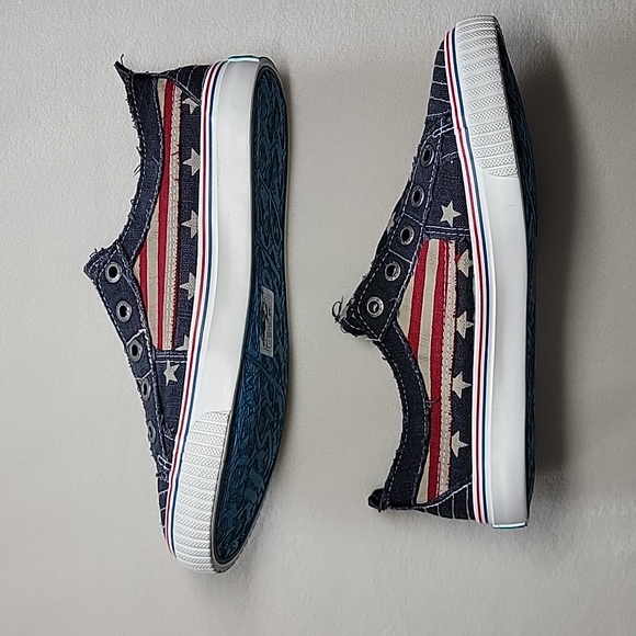 Blowfish Malibu Bettie Play Sneaker ONLY ONE LEFT! - Picture 9 of 14